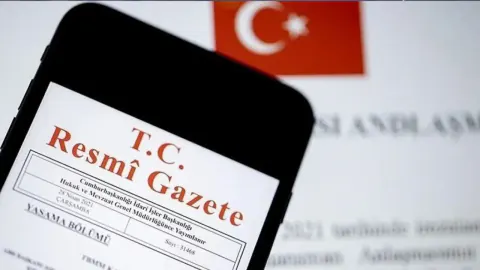 Resmi Gazete'de AYM'nin ilga kararı ve üniversite yönetmeliği değişiklikleri: 33377 sayılı nüsha detayları