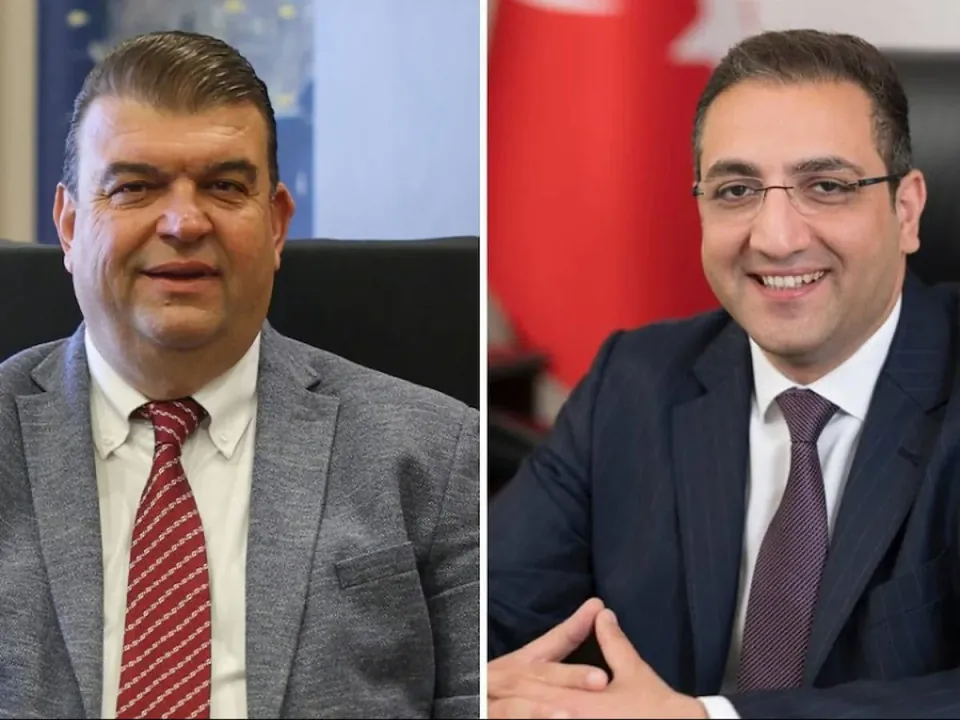 İzmir'de CHP'li Belediye Başkanlarına Şafak Operasyonu: 24 Gözaltı görseli