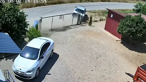 Kozan'da Feci Kaza: Aynı Aileden Üç Kişi Yaralandı