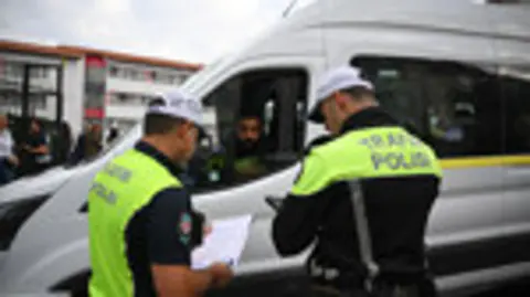 Ankara'da Okul Çevre Güvenliği: Jandarma Binlerce Kişiyi ve Yüzlerce Araçı Denetledi