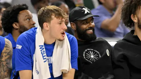 Dallas Mavericks'te Cooper Flagg Dönemi: Kyrie Irving ile Yollar Ayrılıyor mu? Dallas Mavericks'te Cooper Flagg Dönemi: Kyrie Irving ile Yollar Ayrılıyor mu?