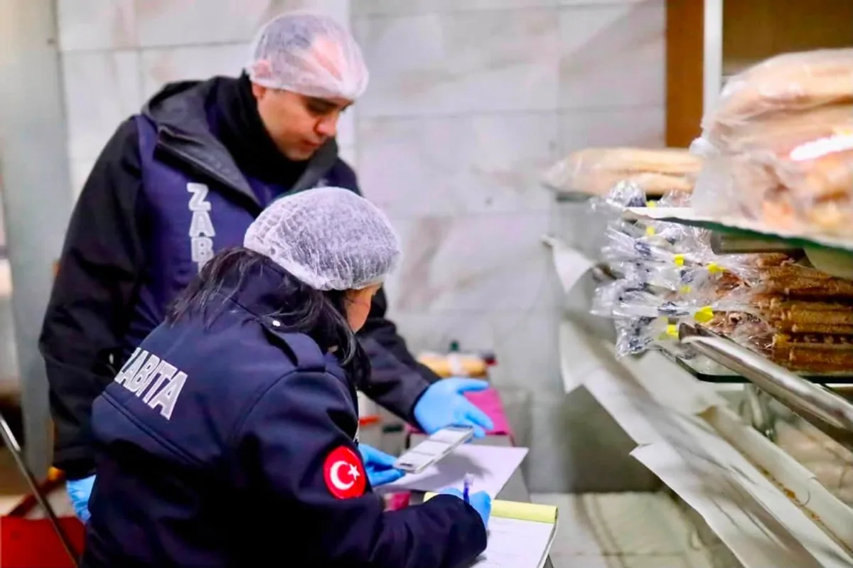 Aksaray'da Fırınlara Gece Denetimi: Hijyen ve Gramaj Kontrolü Başladı Aksaray'da Fırınlara Gece Denetimi: Hijyen ve Gramaj Kontrolü Başladı