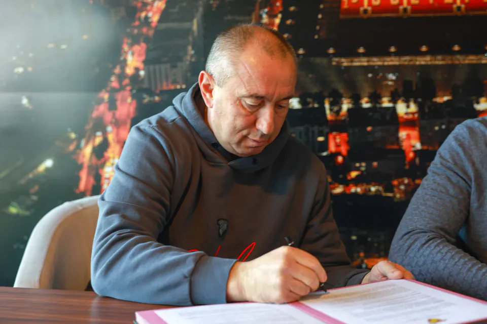 Stanimir Stoilov'dan Sürpriz Karar: Göztepe ile Yola Devam görseli