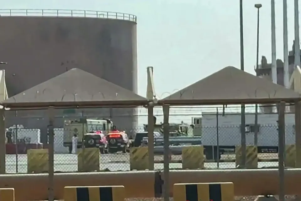Hutiler Yanbu Aramco Tesislerini ve Riyad'ı Hedef Aldı: Balistik Füze ve UAV Saldırısı İddiası görseli