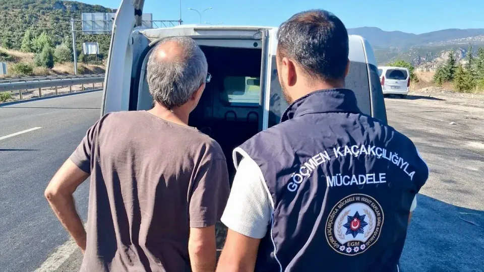Bilecik'te göçmen kaçakçılığı operasyonu: 17 kişi işlem altına alındı görseli