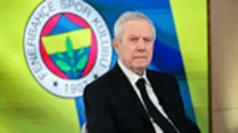 Fenerbahçe'de Aziz Yıldırım Dönemi: Teknik Direktör İçin Aykut Kocaman Sürprizi