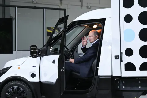Avrupa'da Tarihî Geçiş: Elektrikli Araçlar İlk Kez Benzin ve Dizel Araçları Geride Bıraktı