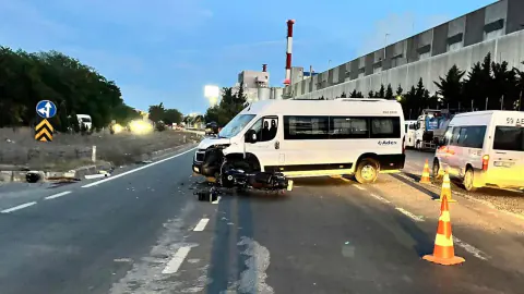 Tekirdağ Ergene'de minibüs-motosiklet çarpışması: 22 yaşındaki sürücü öldü Tekirdağ Ergene'de minibüs-motosiklet çarpışması: 22 yaşındaki sürücü öldü