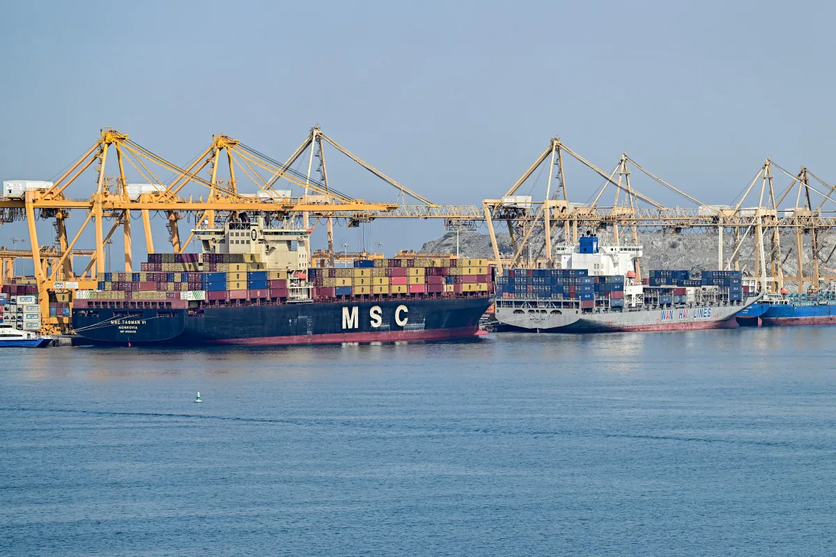 İran, Hormuz Boğazı'nda BAE'ye bağlı üç tankeri hedef aldı: PGSA 'uyumsuzluk' gerekçesiyle hareket etti İran, Hormuz Boğazı'nda BAE'ye bağlı üç tankeri hedef aldı: PGSA 'uyumsuzluk' gerekçesiyle hareket etti