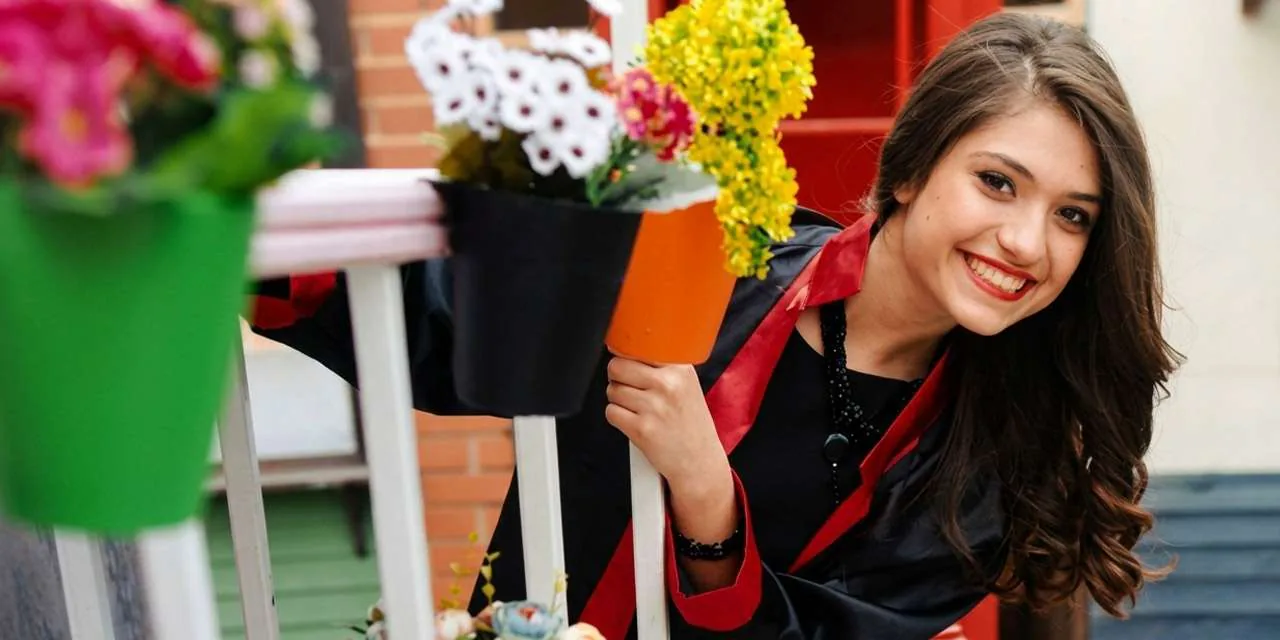 Şehit Öğretmen Şenay Aybüke Yalçın Kimdir? 9 Haziran'da Unutulmayan İdealizm Şehit Öğretmen Şenay Aybüke Yalçın Kimdir? 9 Haziran'da Unutulmayan İdealizm