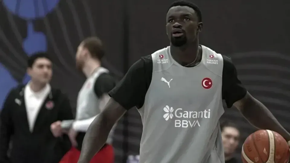 12 Dev Adam'ın Yeni Gücü Adem Bona: FIBA Dünya Kupası Elemeleri Kadrosu Belli Oldu görseli