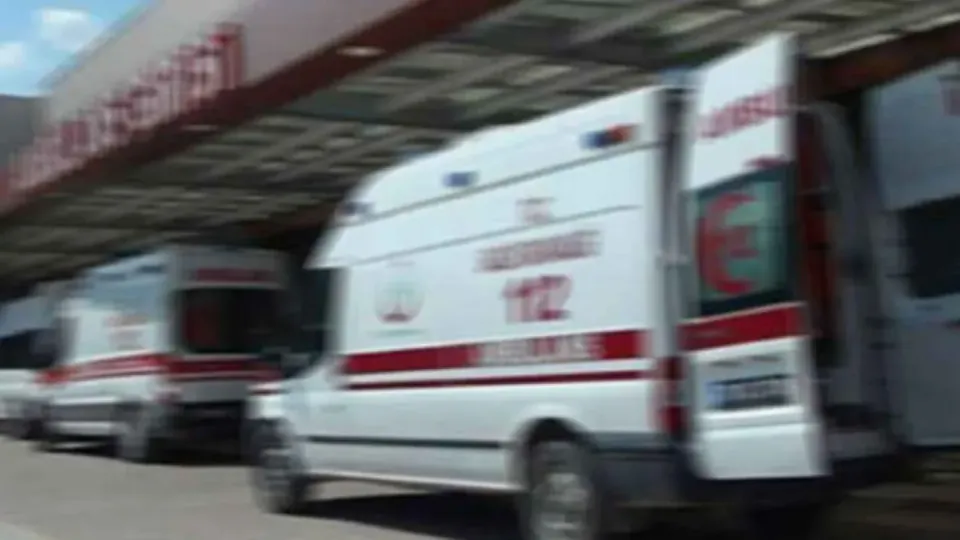 Trafik Kazasında 6 Yaralı: 2 Yaşındaki Çocuk Beyin Kanaması Şüphesiyle Sevk Edildi görseli