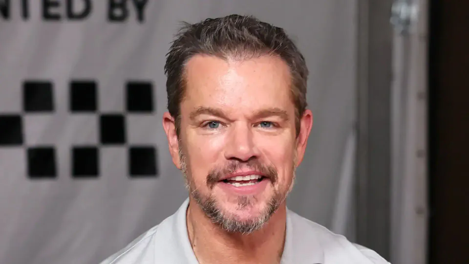 Matt Damon'dan Sürpriz Aile Pozu: Nadiren Görülen Üvey Kızı İlk Kez Kırmızı Halıda görseli