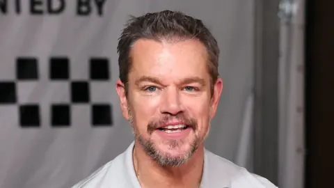 Matt Damon'dan Sürpriz Aile Pozu: Nadiren Görülen Üvey Kızı İlk Kez Kırmızı Halıda