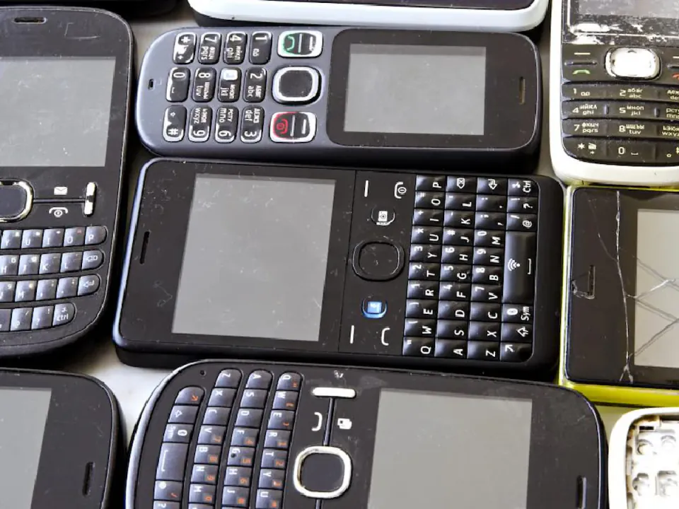 Koleksiyoncuların Peşinde: Servet Değerindeki Eski Cep Telefonları görseli