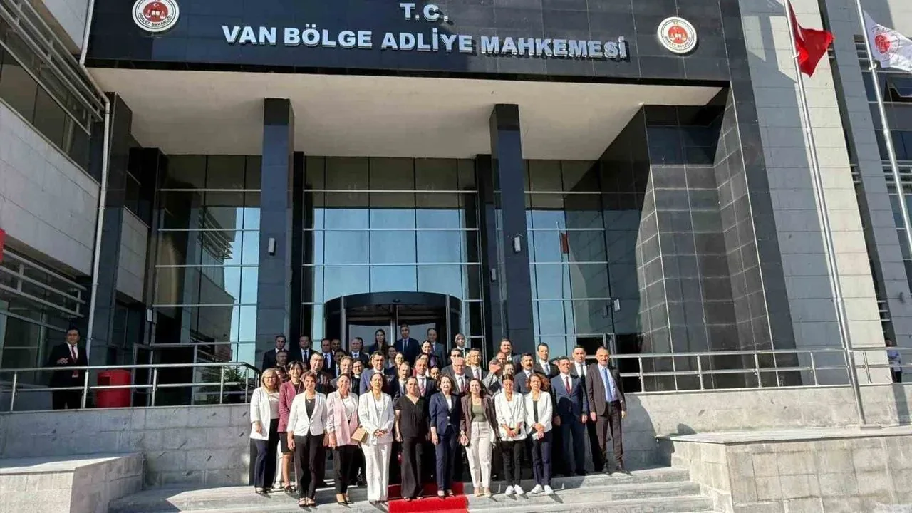 HSK Üyesi Sait Özdemir Van'da yargı yetkilileriyle bir araya geldi HSK Üyesi Sait Özdemir Van'da yargı yetkilileriyle bir araya geldi