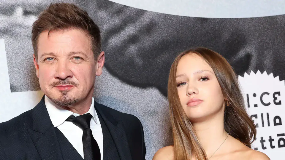 Jeremy Renner, 13 yaşındaki kızı Ava Berlin ile Roma Film Festivali'nde kırmızı halıda göründü görseli