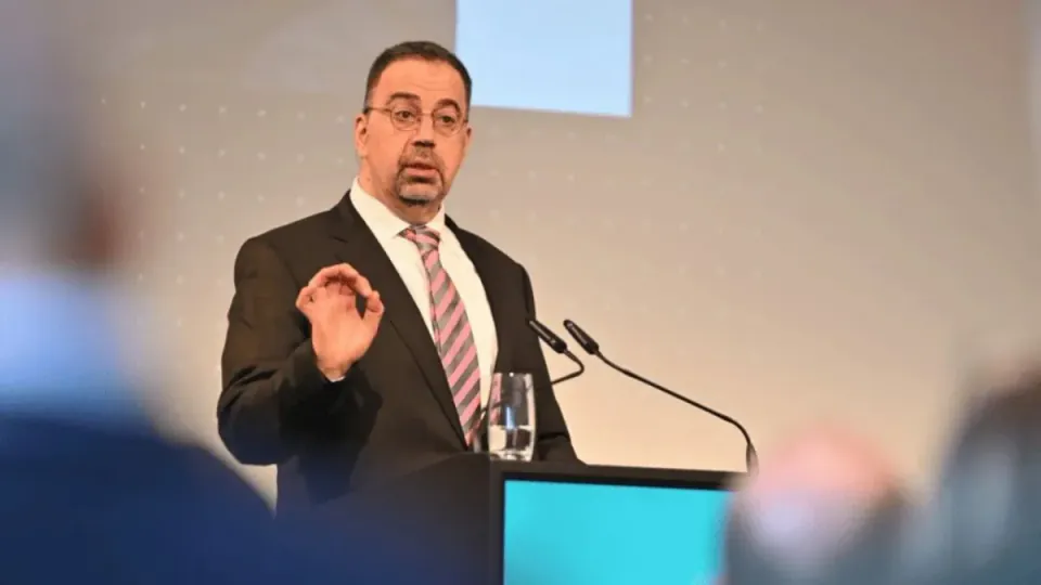 Yapay Zeka İstihdamında Dönüşüm: Beyaz Yakalılar ve Yeni Riskler görseli