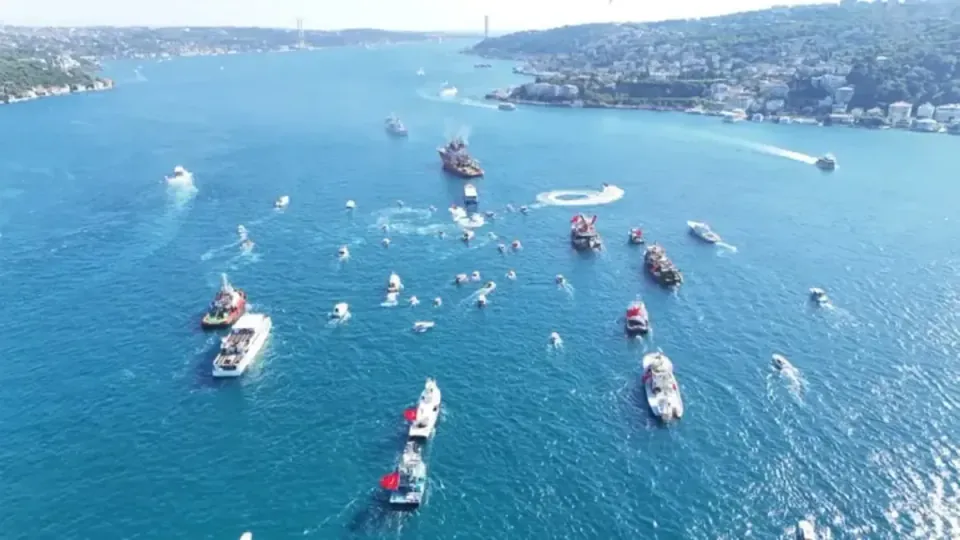 İstanbul Boğazı'nda Anlamlı Kortej: 253 Şehit Anısına 253 Tekne görseli