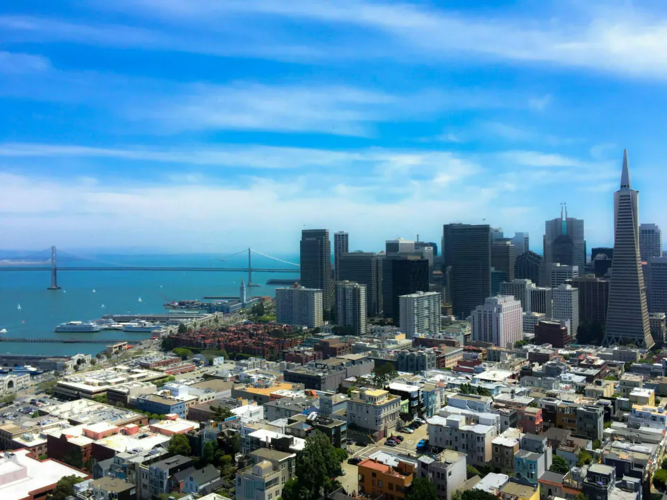 San Francisco'da Temmuz Paradoksu: 'Karl the Fog' Şehri Esir Aldı görseli