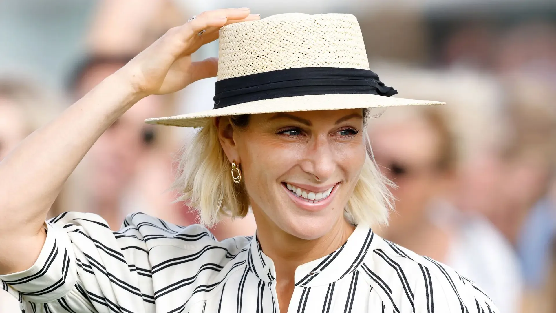 Zara Tindall'dan Wimbledon'da Ralph Lauren Şıklığı: Zamansız Stil Zara Tindall'dan Wimbledon'da Ralph Lauren Şıklığı: Zamansız Stil
