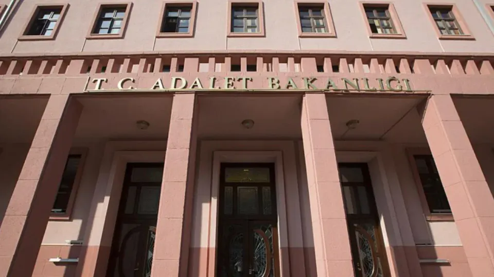 Türkiye'nin 10 Yıllık Suç Karnesi: Hangi Suçlar Arttı, Hangileri Azaldı? görseli