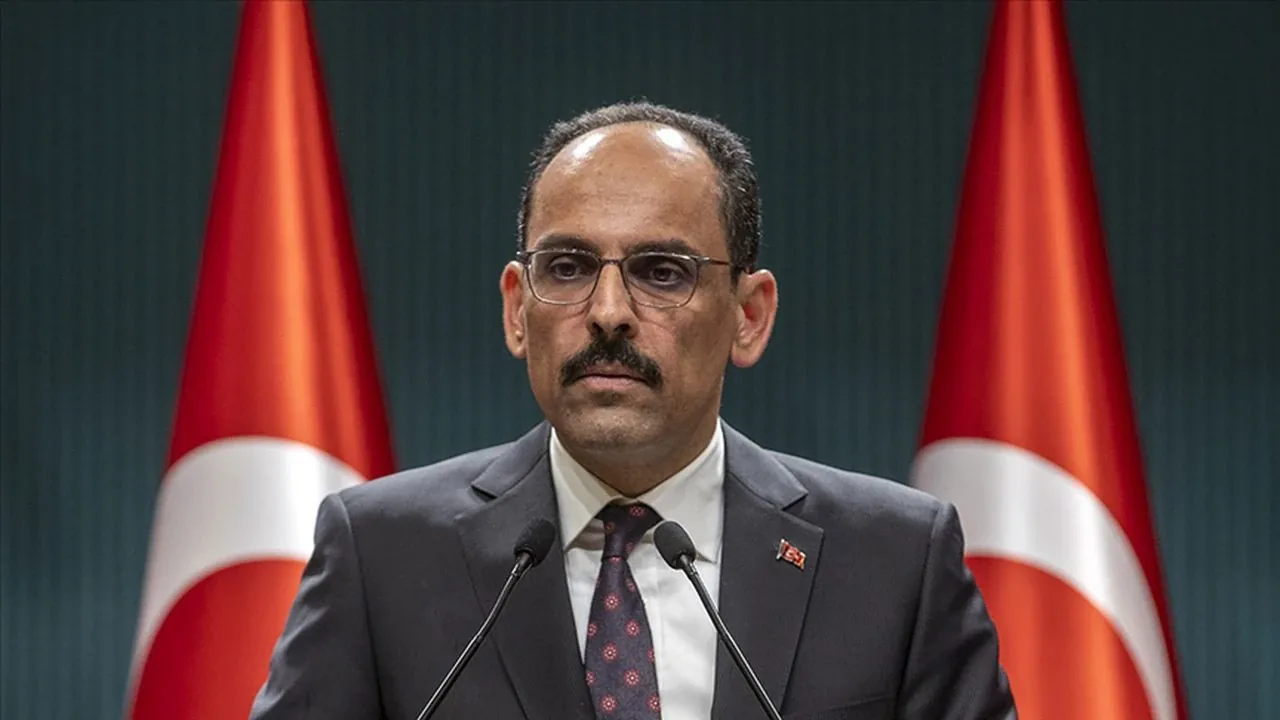 MİT Başkanı Kalın Atina'da sürpriz görüştü: Yunanistan'a 'kırmızı çizgiler' mesajı MİT Başkanı Kalın Atina'da sürpriz görüştü: Yunanistan'a 'kırmızı çizgiler' mesajı