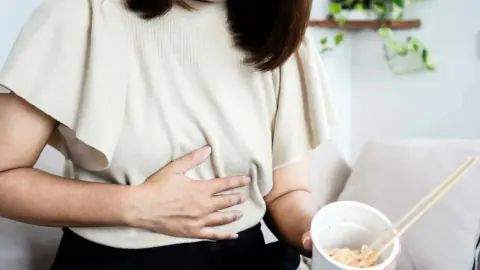 Mide Yanması Sadece Bir Rahatsızlık mı? Reflü Belirtileri ve Gizli Tehlikeler