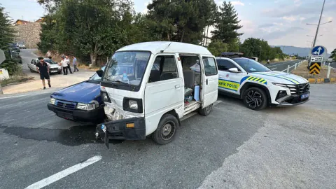 Safranbolu'da trafik kazası sonrası şaşırtan teklif: Polisi görünce kaçtı
