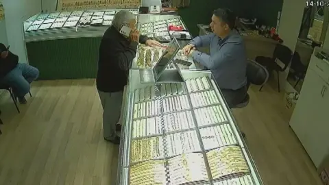 Konya'da 78 yaşlıyı 'polis' diye arayıp 200 bin TL altın bozdurdular: Sarrafın aklı başında davranışı felaketi önledi