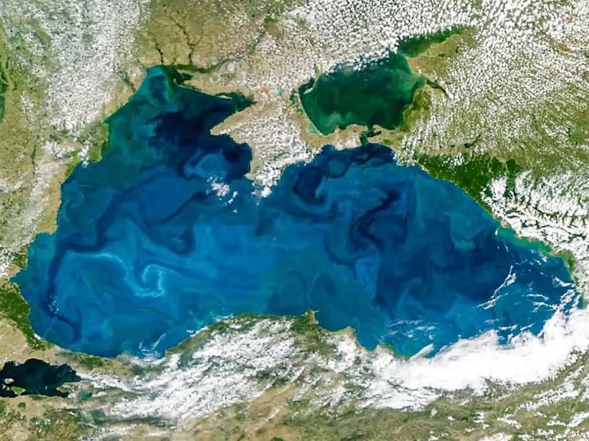 Karadeniz Uzaydan Görüntülendi: Deniz Neden Turkuaz Rengine Büründü? Karadeniz Uzaydan Görüntülendi: Deniz Neden Turkuaz Rengine Büründü?