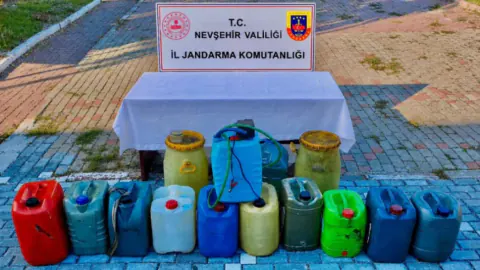 JASAT hırsızlığı çözdü: Evden 400 litre motorin, 2 tabanca ve 54 tarihi eser çıktı
