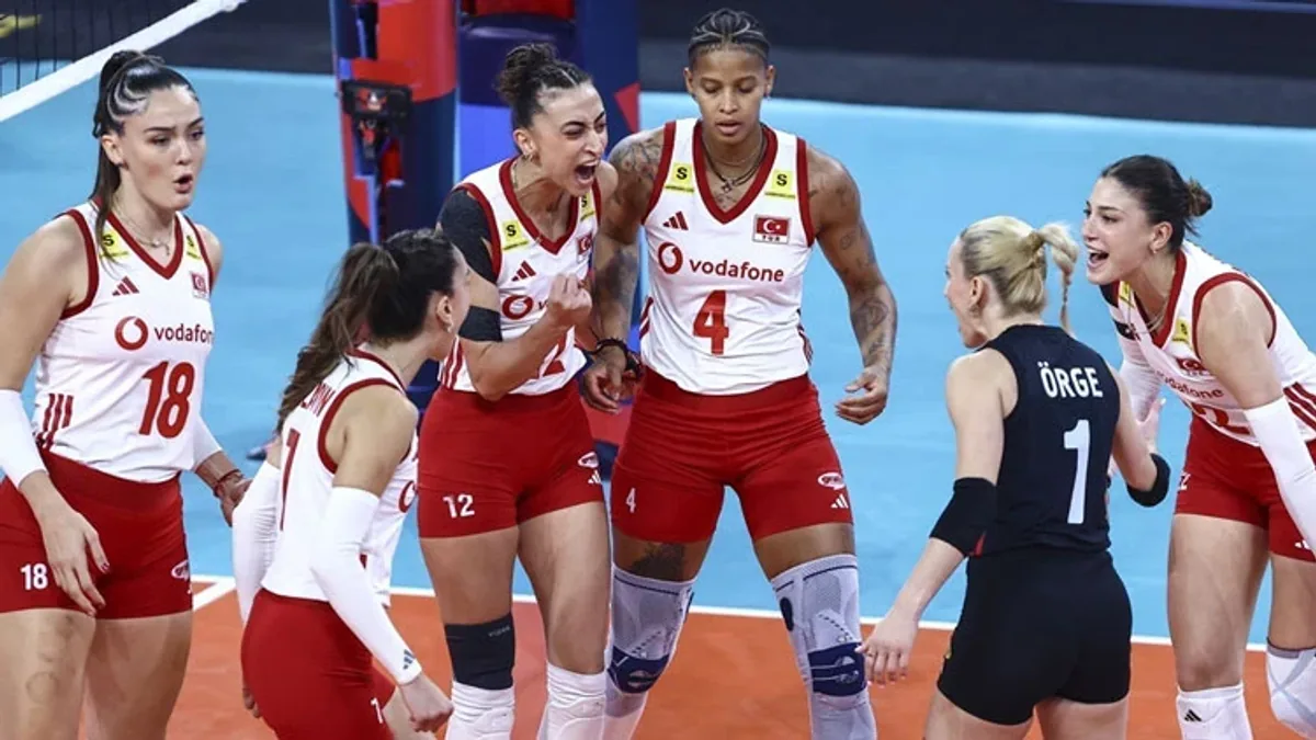 Filenin Sultanları Avrupa Şampiyonluğu için İtalya ile savaşıyor: 1. seti kaybetti, 2. sette 15-15 beraberlik Filenin Sultanları Avrupa Şampiyonluğu için İtalya ile savaşıyor: 1. seti kaybetti, 2. sette 15-15 beraberlik