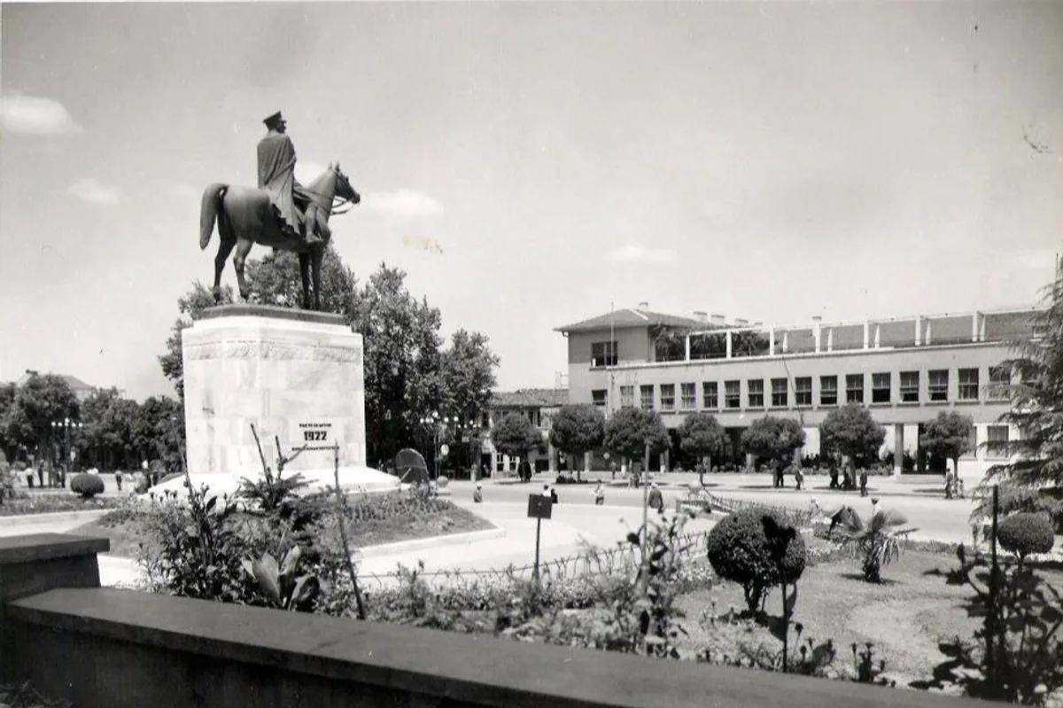 Bursa'nın Heykel semti adını nereden alıyor? Bir anıt şehrin kalbini değiştirdi Bursa'nın Heykel semti adını nereden alıyor? Bir anıt şehrin kalbini değiştirdi