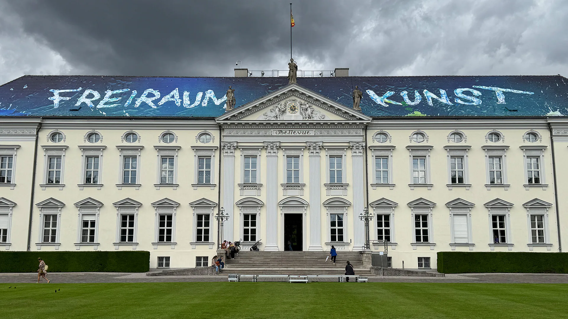 Almanya Cumhurbaşkanlığı Konutu Sanat Galerisine Dönüştü Almanya Cumhurbaşkanlığı Konutu Sanat Galerisine Dönüştü