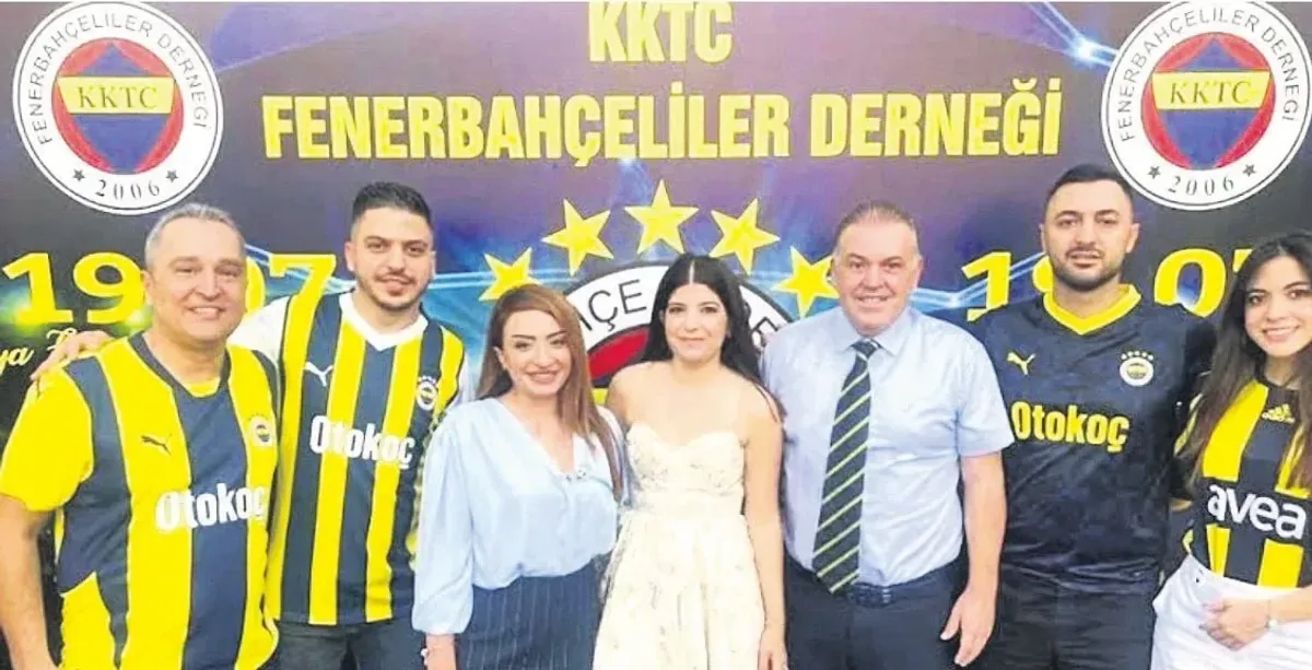 Kıbrıs'ta Fenerbahçe Rüzgarı: Siyasetçilerden Eski Cumhurbaşkanlarına 'Sarı Lacivert' Aşkı Kıbrıs'ta Fenerbahçe Rüzgarı: Siyasetçilerden Eski Cumhurbaşkanlarına 'Sarı Lacivert' Aşkı