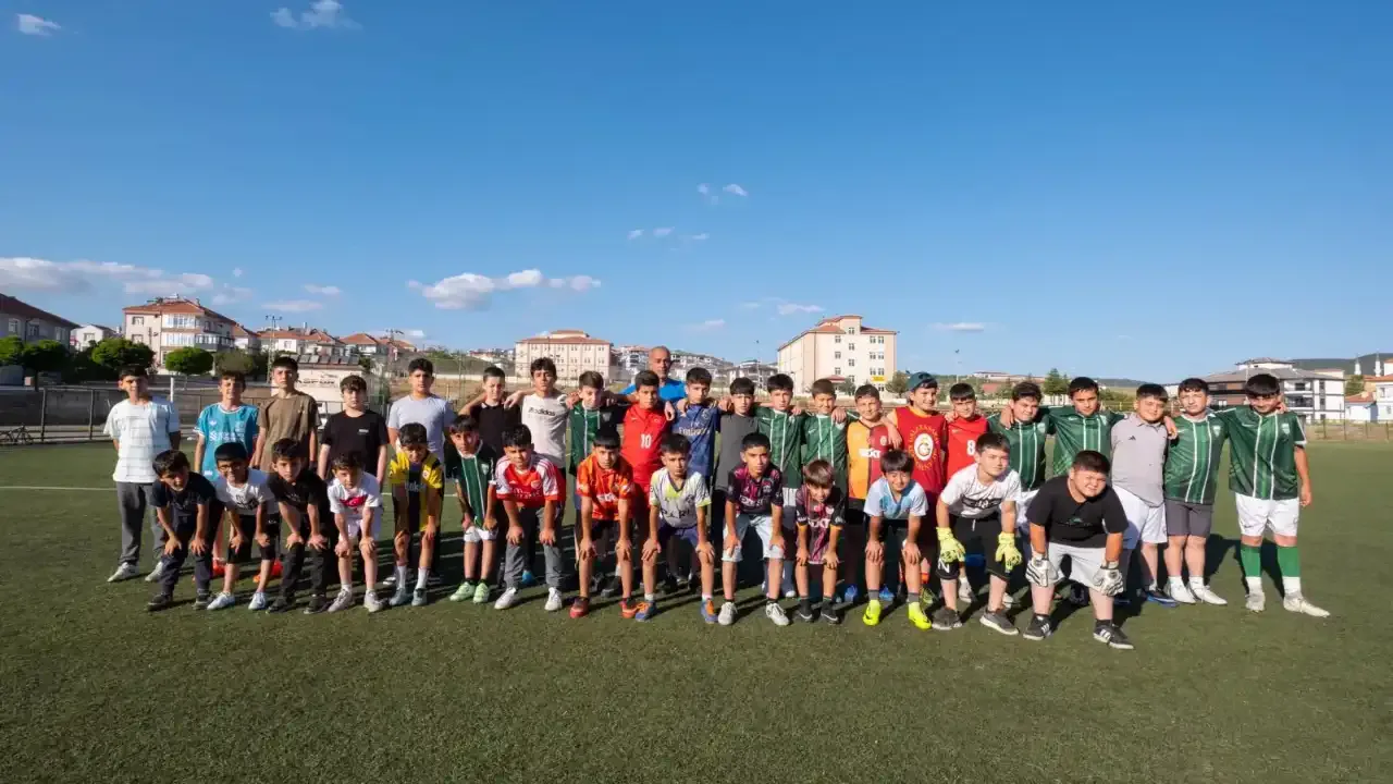 Yozgat Akdağmadeni'nde Yaz Futbol Okulu Başladı: 50 Çocuk Sahada Yozgat Akdağmadeni'nde Yaz Futbol Okulu Başladı: 50 Çocuk Sahada