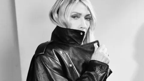 Kim Gordon, Tonight Show Sahnesinde Sürpriz Bir Detayla Göründü