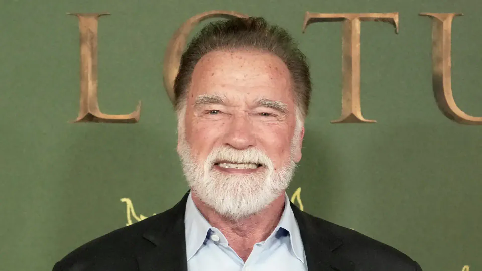 Arnold Schwarzenegger 79 Yaşında Fitliğini Gösterdi: Doğum Gününe Özel Antrenman Videosu görseli