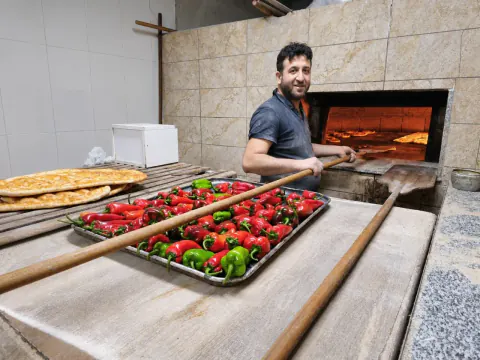 Siirt'te Kışlık Hazırlık Hareketlendi: Fırınlarda Biber Közleme Mesaisi