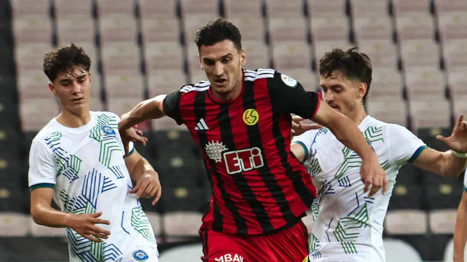 Eskişehirspor, Alanya 1221 FK'yı 4-0 yendi: Sezon açılışında ağır mağlubiyet görseli