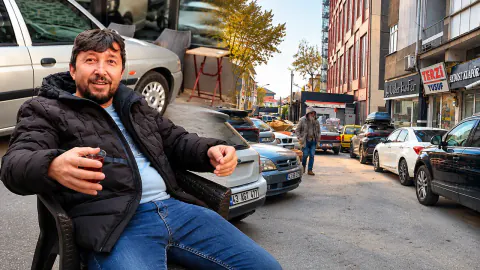 Kütahya'da esnaf park yeri için 'kendi aracını' engelleyecek yere park etti: 'Başka çare kalmadı'