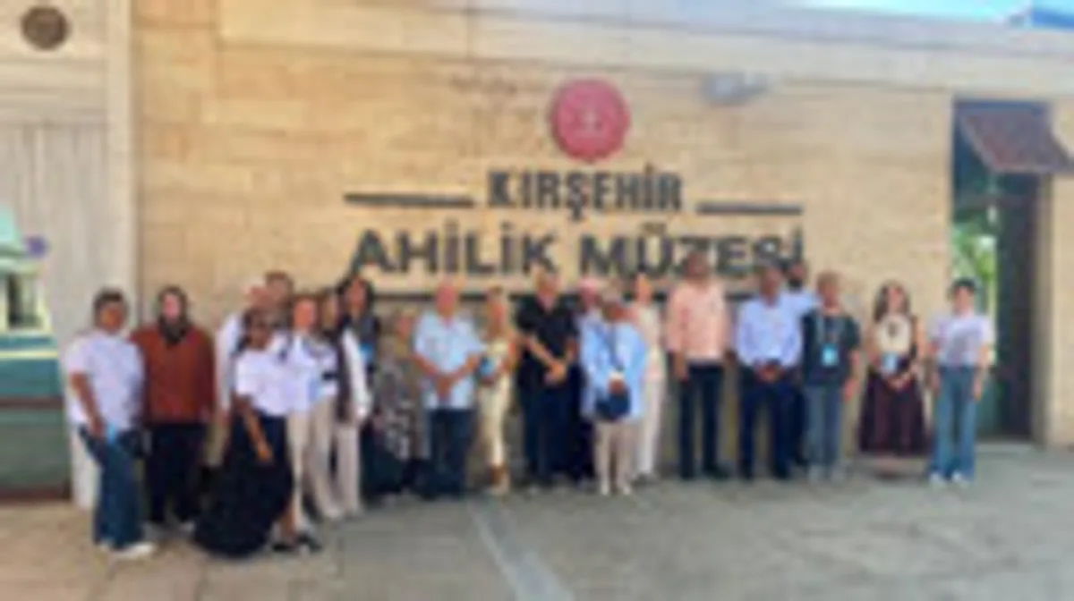 12 Ülkeden Öğrenciler Kırşehir'in Kültürel Mirasını Keşfetti 12 Ülkeden Öğrenciler Kırşehir'in Kültürel Mirasını Keşfetti