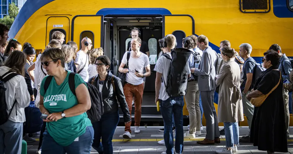Holland'da Ucuz Tren Abonmanı Skandalı: Kullanıcılar Faturada Şok Yaşadı görseli
