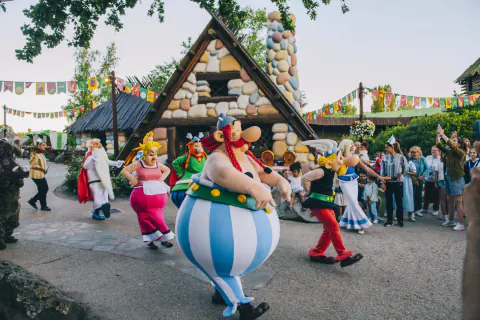 Parc Astérix 35. Yılına Özel: Gece Şovları ve Dev İstihdam Hamlesi