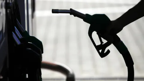 Küresel Akaryakıt Piyasalarında Jeopolitik Hareketlilik: Fiyatlar ve Yeni Düzenlemeler