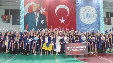 Manyas MYO'da 11. Dönem Mezuniyet Heyecanı: Kepler Havaya Kalktı