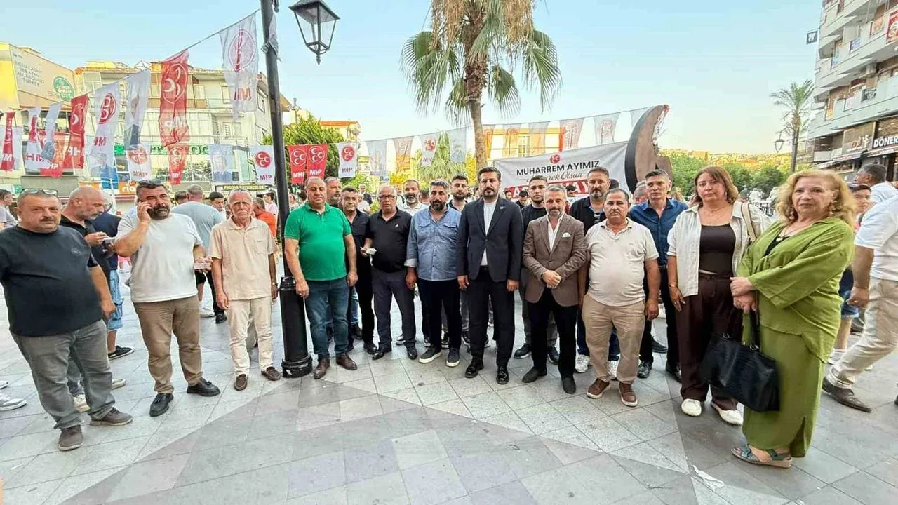 MHP Kuşadası'ndan Muharrem Ayı'na Özel Aşure İkramı MHP Kuşadası'ndan Muharrem Ayı'na Özel Aşure İkramı