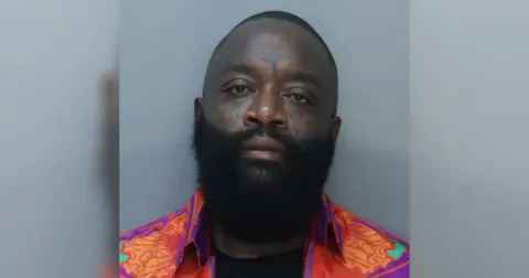 Rick Ross, ev içi şiddet ve boğma suçlamasıyla tutuklandı: 5 bin dolarlık keşitle serbest