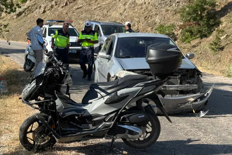 Tokat'ta Alçılı Koluyla Motosiklet Kullanan Sürücü Kazaya Karıştı